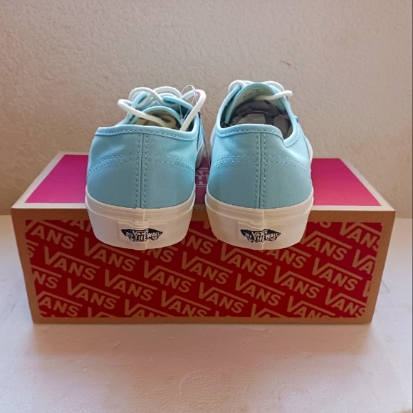 Vans - Picture 3 of 4